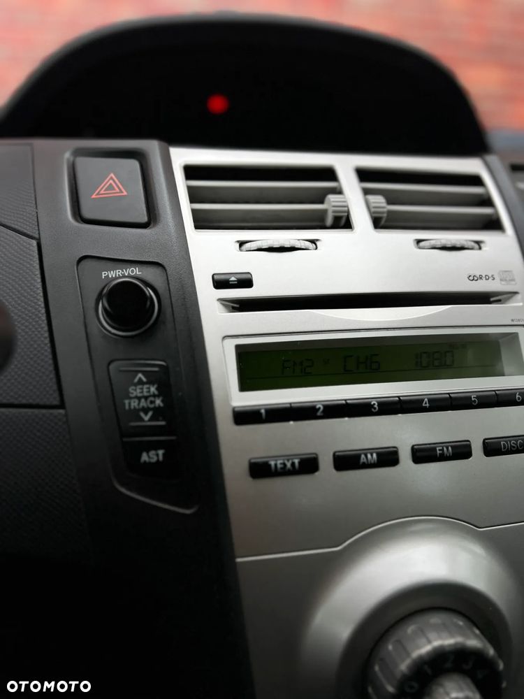 Toyota Yaris - 24