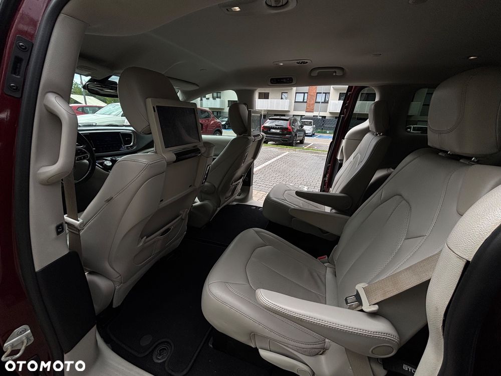 Chrysler Pacifica - 17