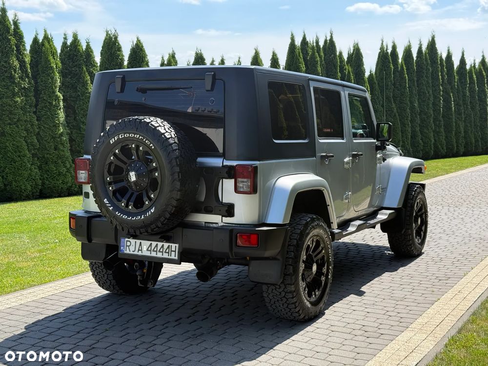 Jeep Wrangler Unlimited 3.8 Sahara - 9