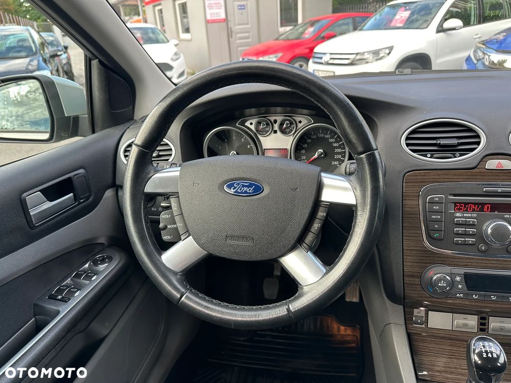 Ford Focus 1.6 Ghia - 12