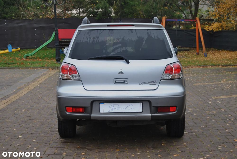 Mitsubishi Outlander 2.0 4WD Invite - 18
