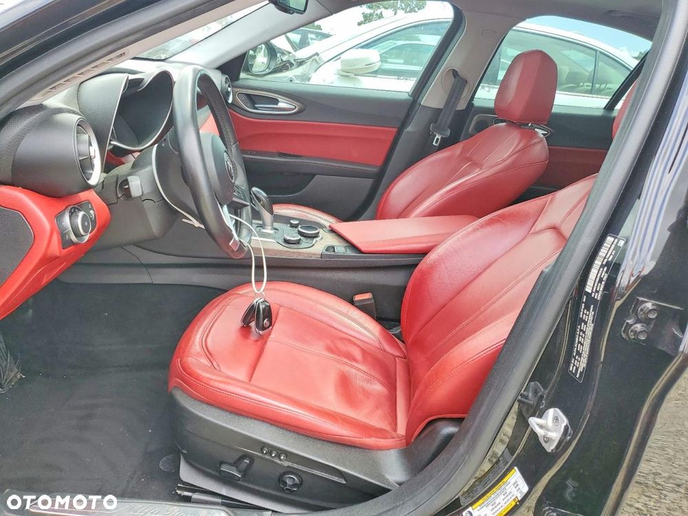 Alfa Romeo Giulia 2.0 Turbo 16V AT8-Q4 Ti - 8