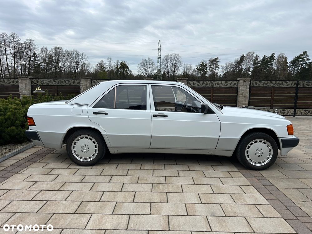 Mercedes-Benz W201 (190) - 8