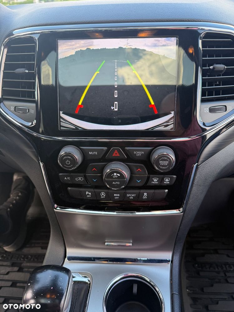 Jeep Grand Cherokee - 23