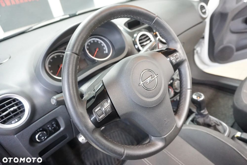 Opel Corsa 1.2 16V Cosmo - 20