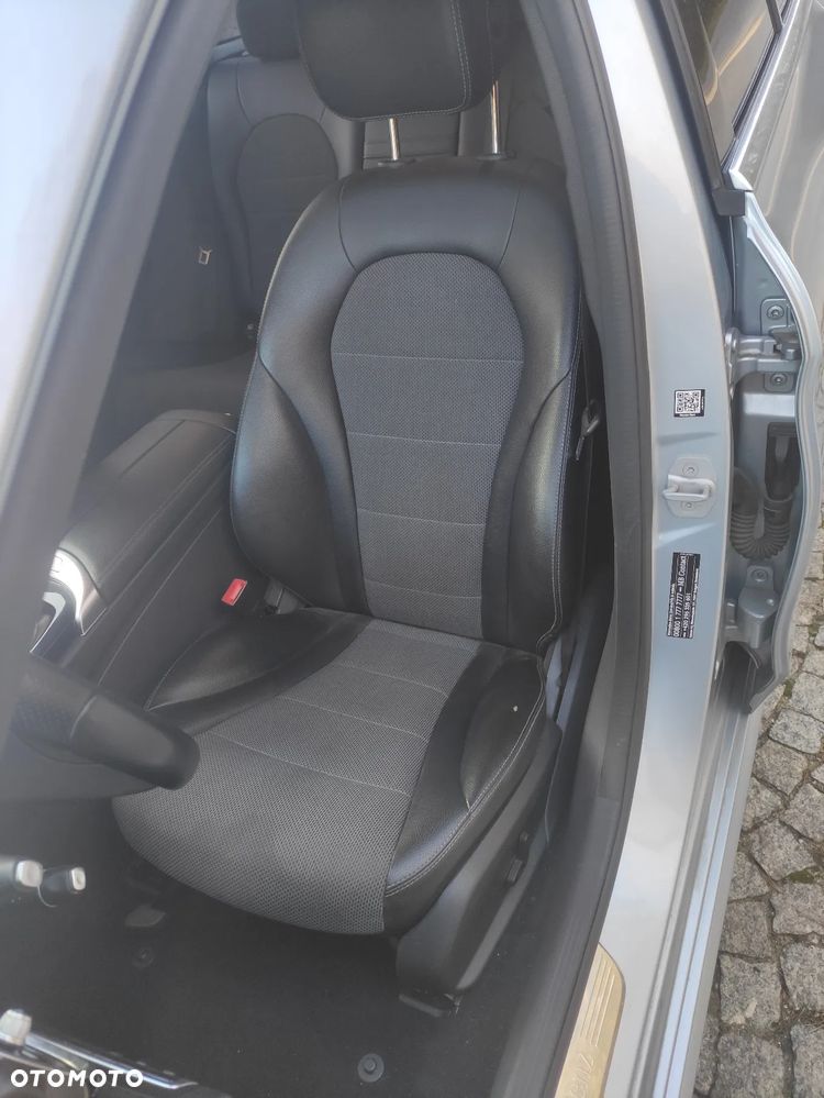 Mercedes-Benz Klasa C 250 CDI BlueEff 4-Matic Avantgarde - 8