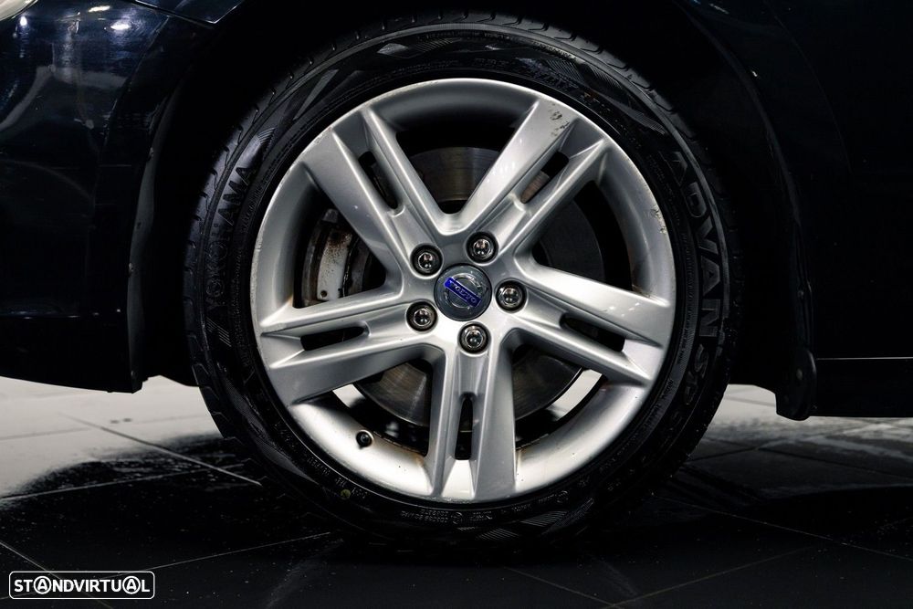 Volvo V60 2.4 D6 Momentum AWD Phev - 8