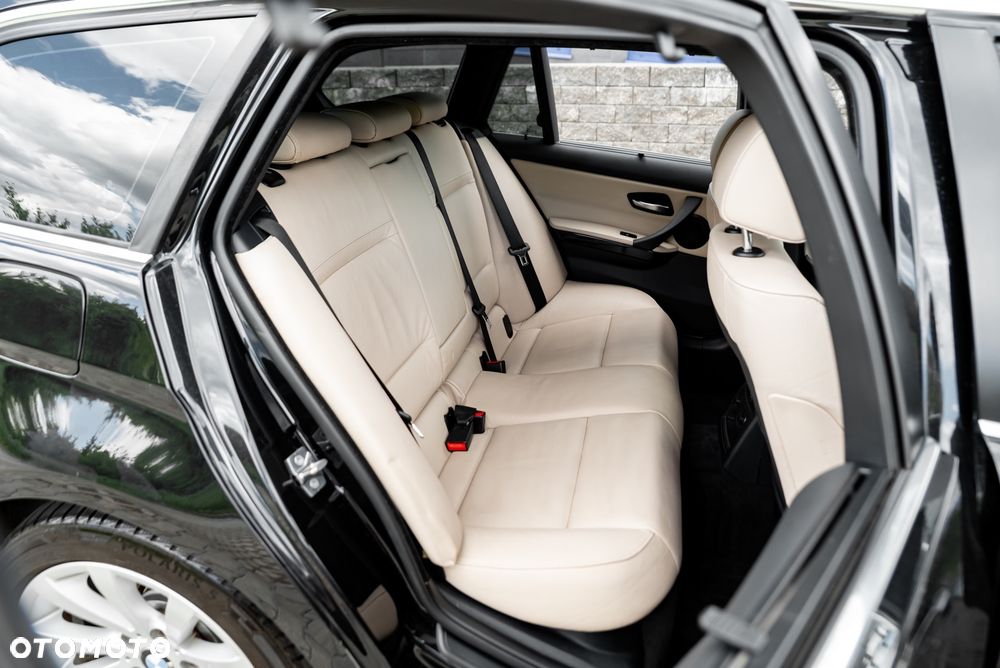 BMW Seria 3 325i xDrive Edition Exclusive - 20