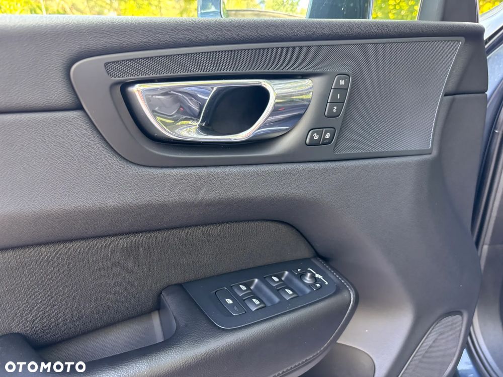 Volvo XC 60 D4 AWD Momentum - 14