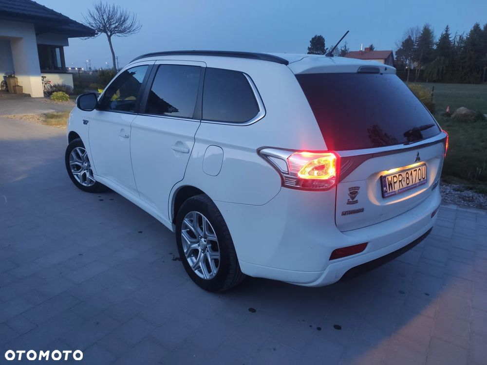 Mitsubishi Outlander Instyle NAVI + - 16