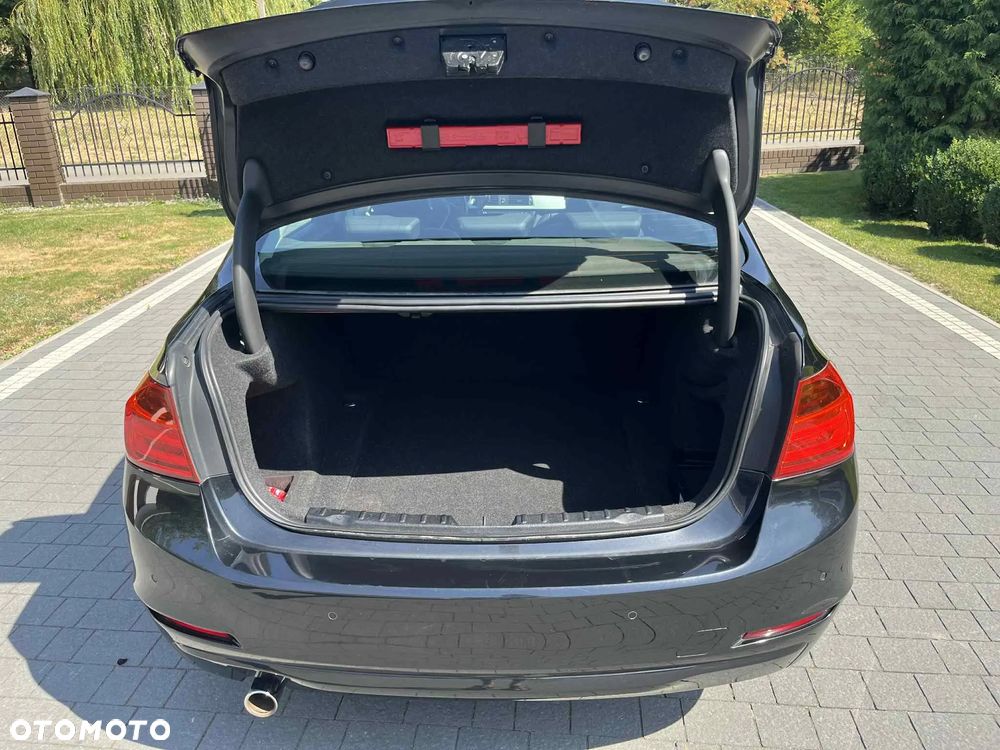 BMW Seria 3 318d Sport Line - 17