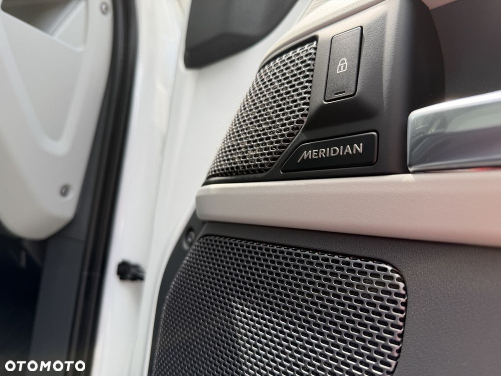 Land Rover Defender 3.0 D300 mHEV X-Dynamic HSE - 22