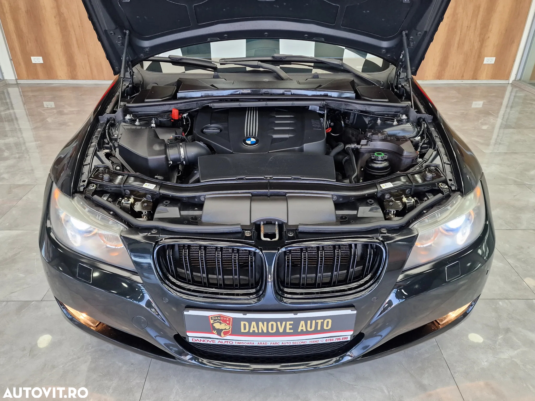 BMW Seria 3 320d DPF Touring Aut. - 26