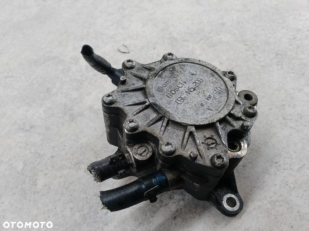 POMPA VACUM VW GOLF V 03G145209 BOSCH 2.0 TDI - 1