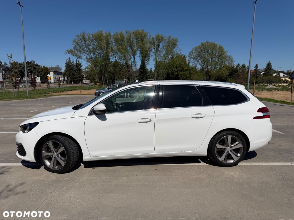Peugeot 308 1.2 PureTech Allure Pack S&S EAT8 - 26