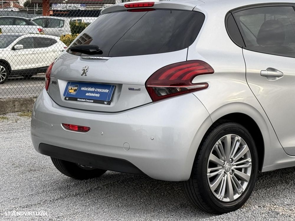 Peugeot 208 1.2 PureTech Style - 11