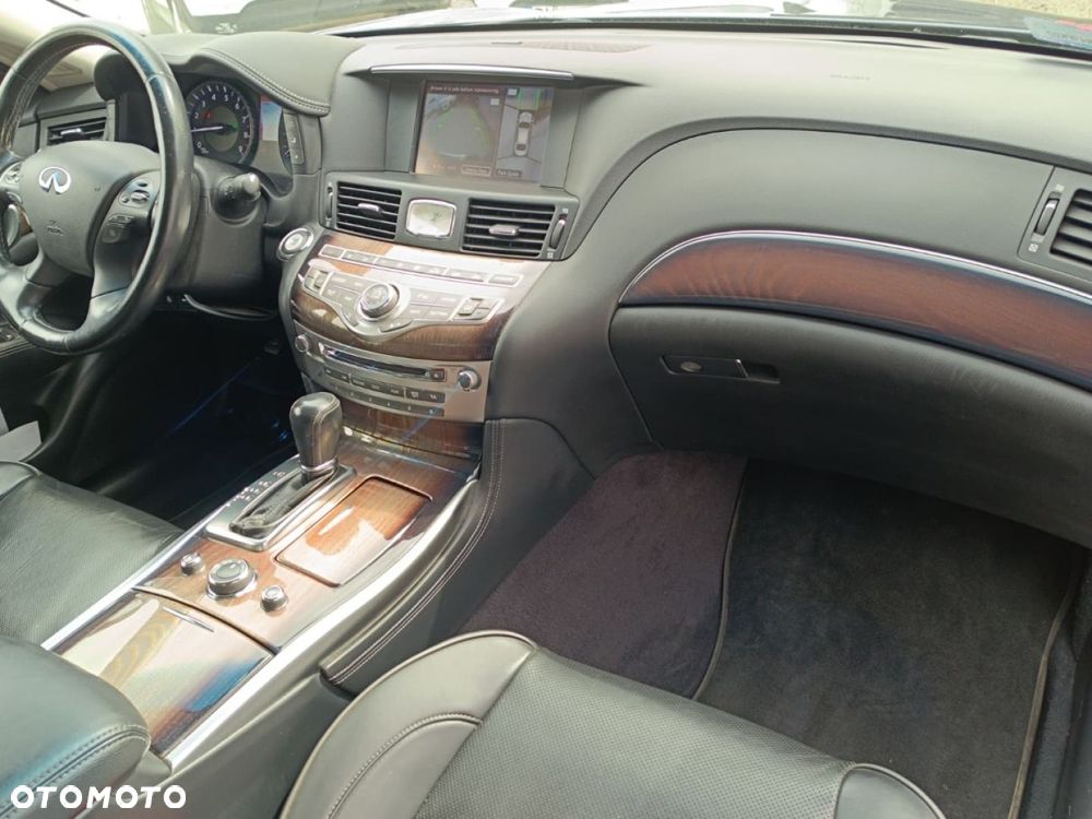 Infiniti Q70 - 27