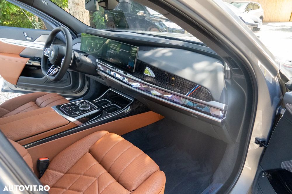 BMW Seria 7 740d xDrive MHEV - 11