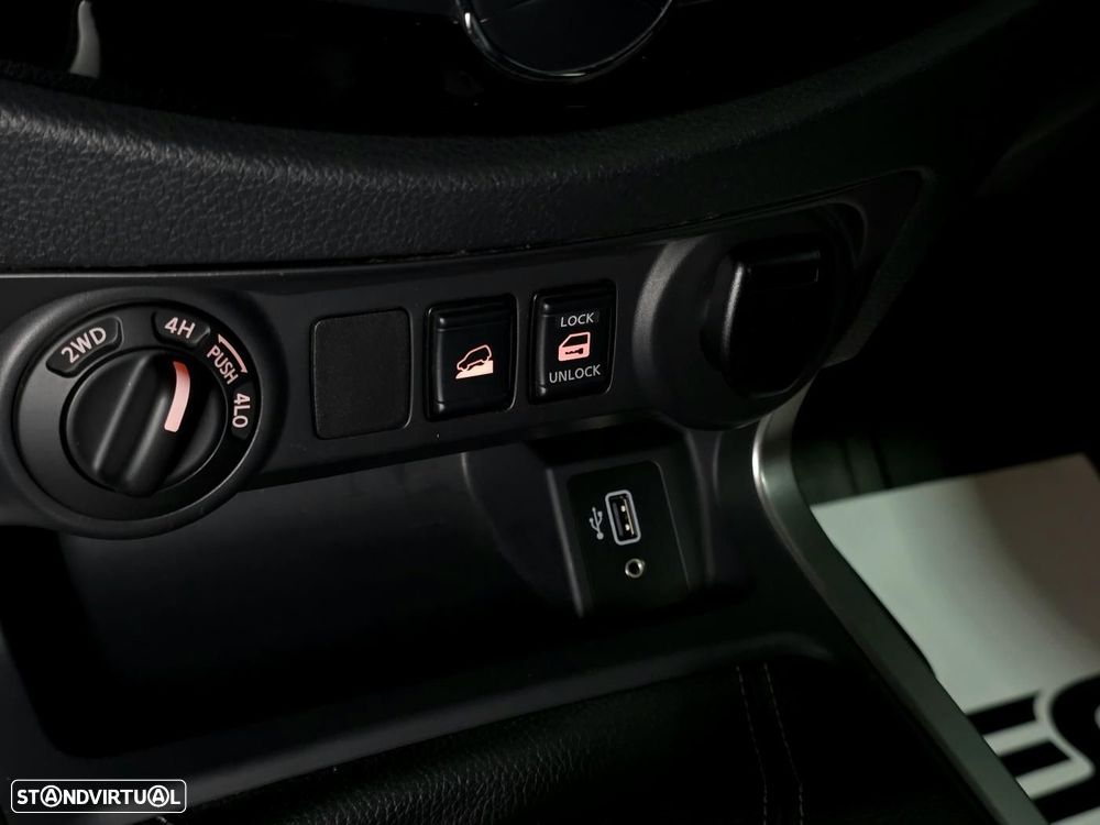 Nissan Navara 2.3 DCI 4WD N-CONNECTA NACIONAL 5 LUGARES - 28