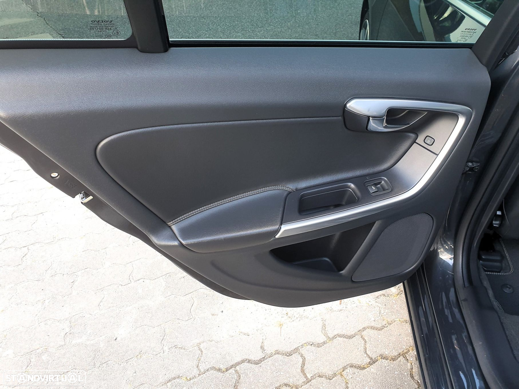 Volvo V60 1.6 D2 R-Design Momentum - 41