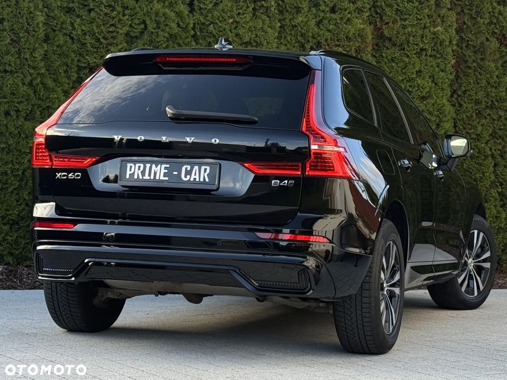 Volvo XC 60 B4 D AWD Plus Dark - 2