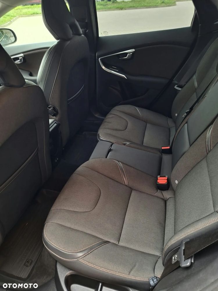 Volvo V40 Cross Country - 12