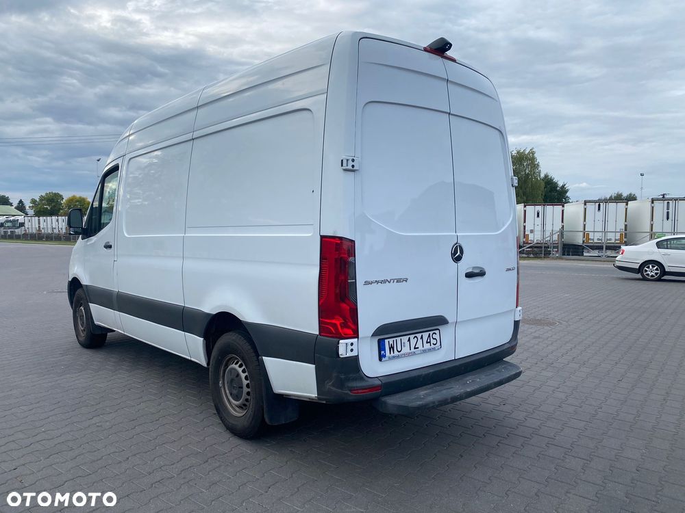 Mercedes-Benz Sprinter 319 - 5