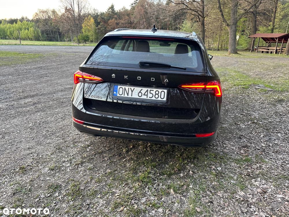 Skoda Octavia 2.0 TDI DSG Sportline - 3