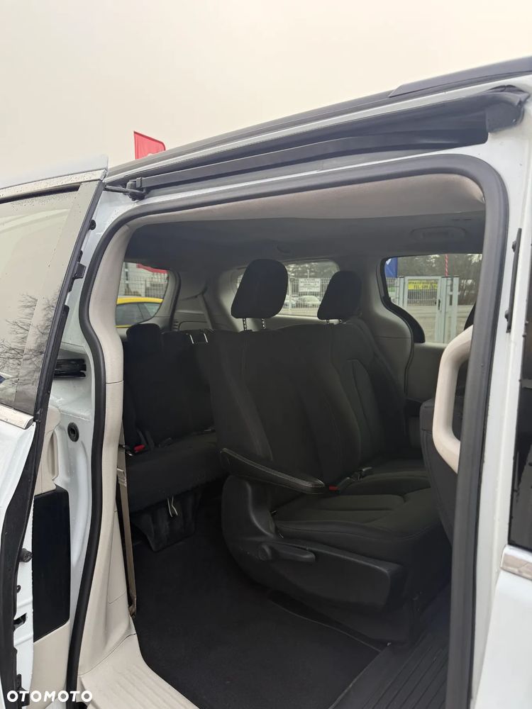 Chrysler Pacifica - 10