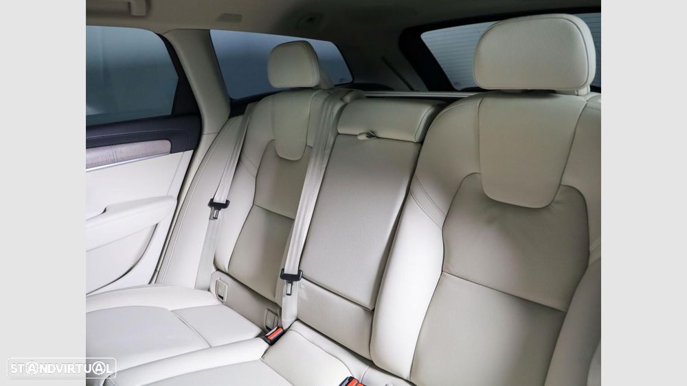 Volvo V90 2.0 T6 PHEV Plus Dark AWD — fotografia 16