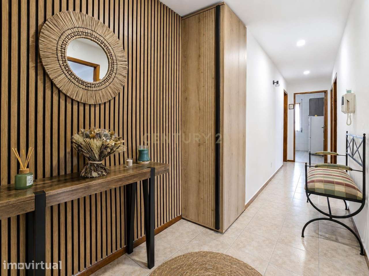 T2 REMODELADO COM EXCELENTES ÁREAS, ELEVADOR E GARAGEM | MOBILADO - Grande imagem: 3/33