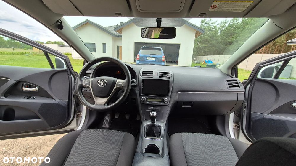 Toyota Avensis 1.8 Luna - 12