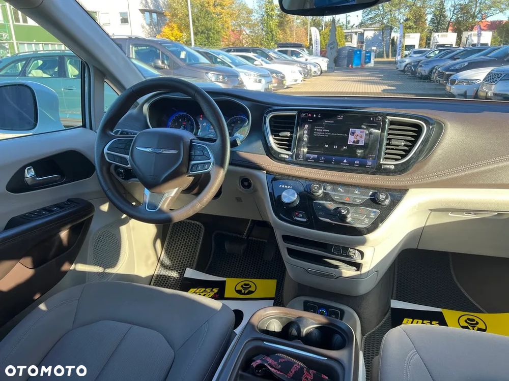 Chrysler Pacifica - 14