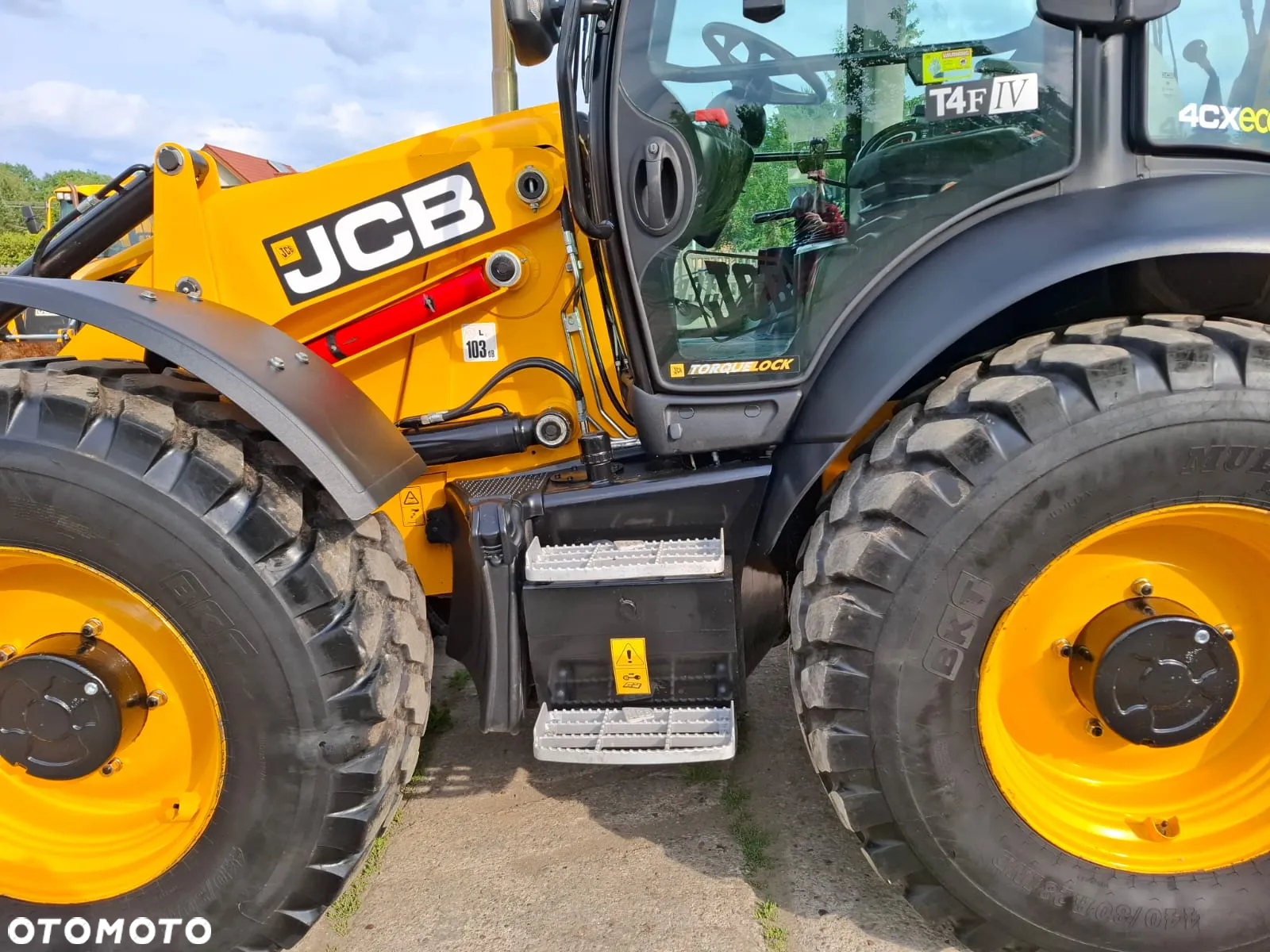 JCB 4CX - 32