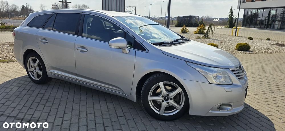 Toyota Avensis 2.0 D-4D Sol - 2