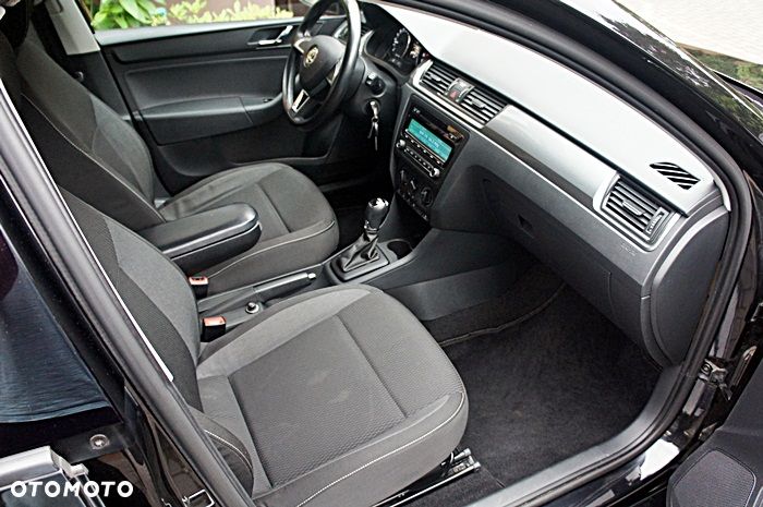 Skoda RAPID 1.6 TDI DSG Ambition - 17
