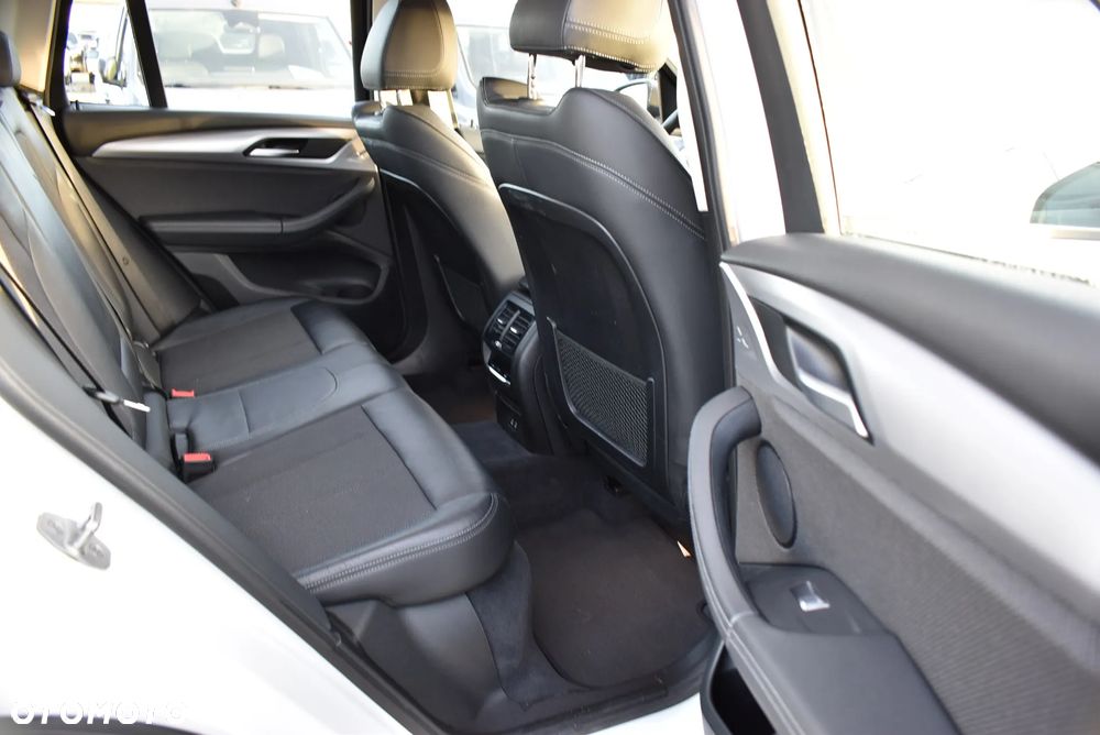 BMW X3 xDrive20i GPF Advantage - 16