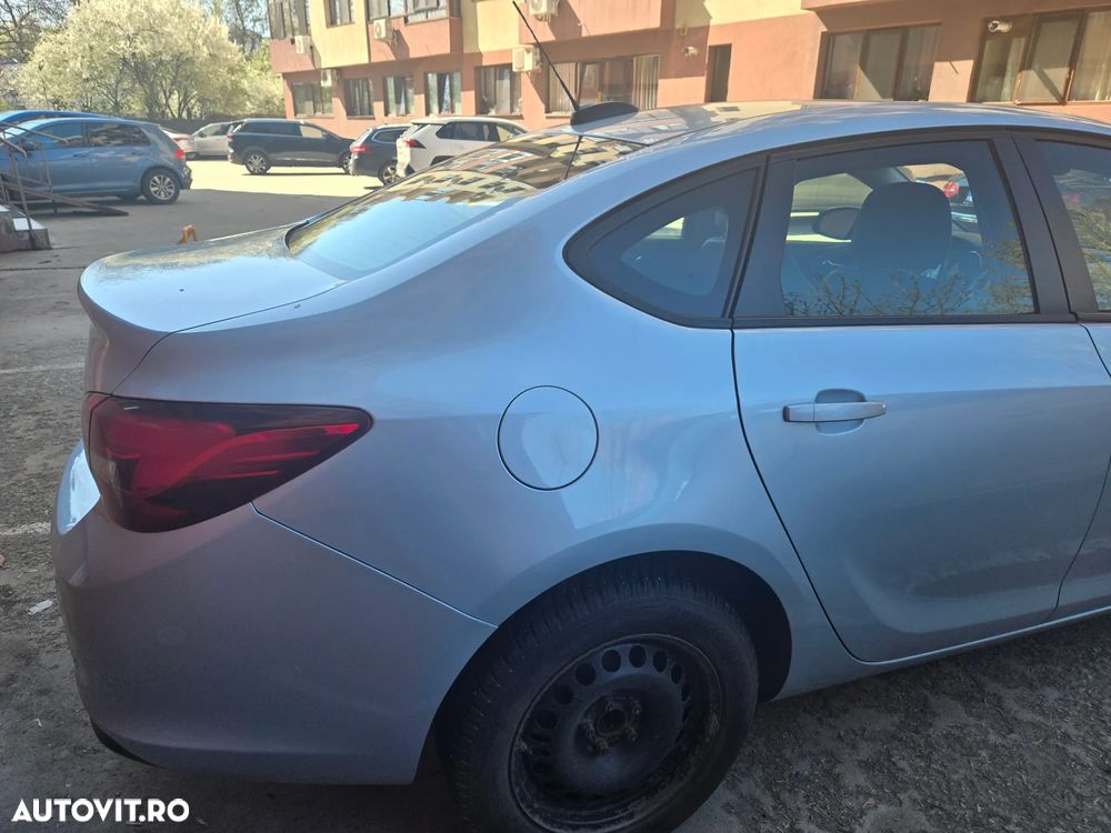 Opel Astra 1.4 Turbo Selection - 4