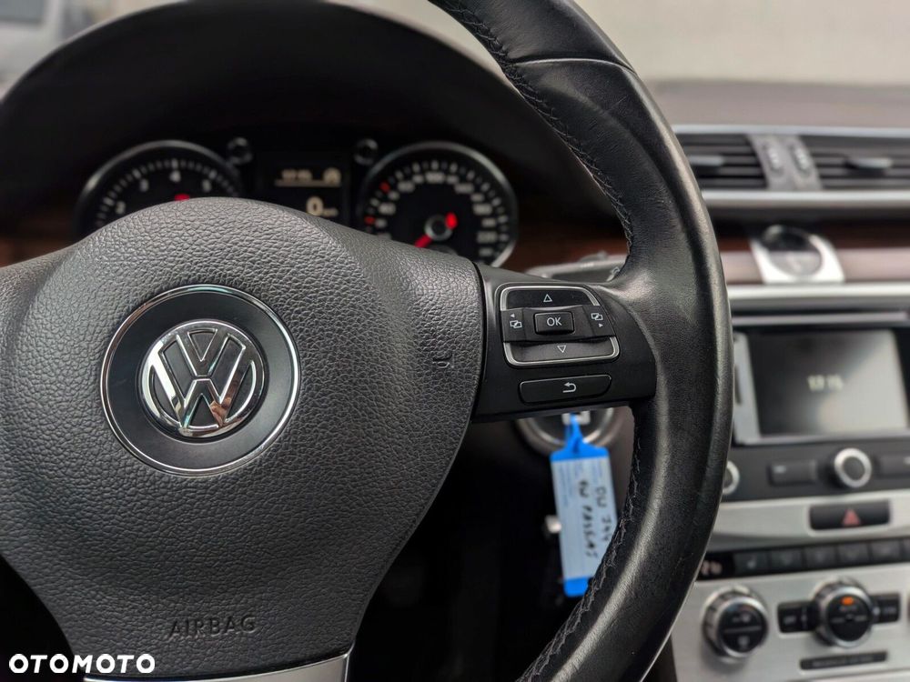 Volkswagen Passat 1.4 TSI BMT Highline - 17