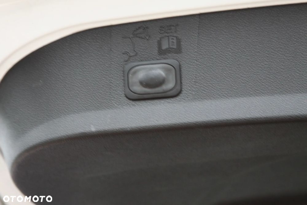 Ford Kuga 2.0 TDCi 2x4 Titanium - 23