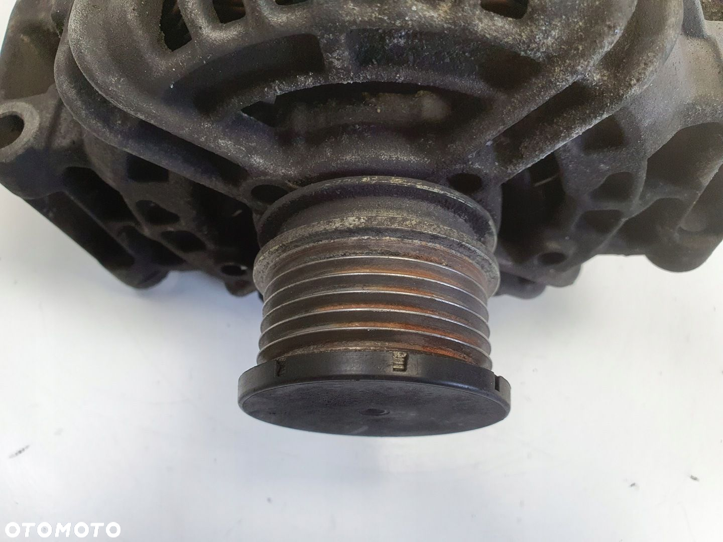Mercedes Vito W639 2.2 CDI ALTERNATOR 0124425077 bosch 120A - 8