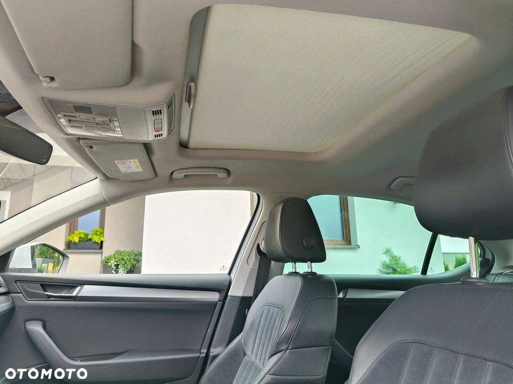 Skoda Superb 2.0 TDI Ambition DSG - 22