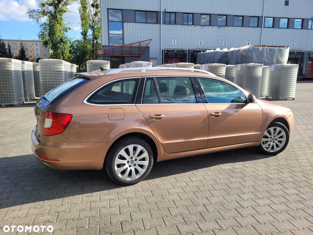 Skoda Superb 2.0 TDI Ambition DSG - 6