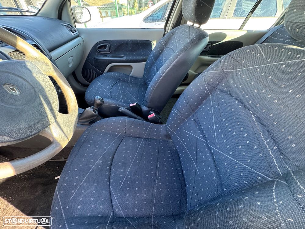 Renault Clio 1.2 16V Expression - 8