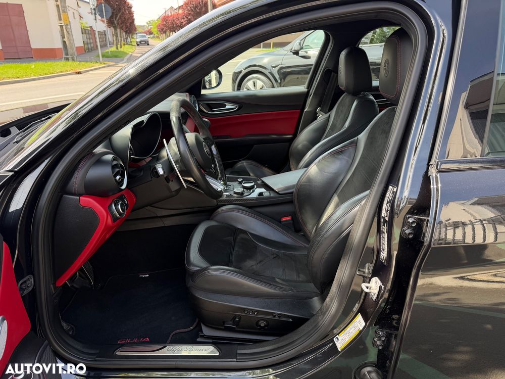 Alfa Romeo Giulia 2.9 V6 Bi-Turbo AT8 Quadrifoglio - 12