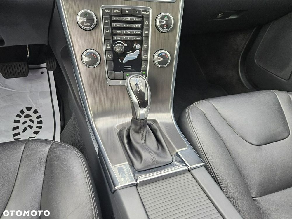 Volvo XC 60 D3 Geartronic Momentum - 16