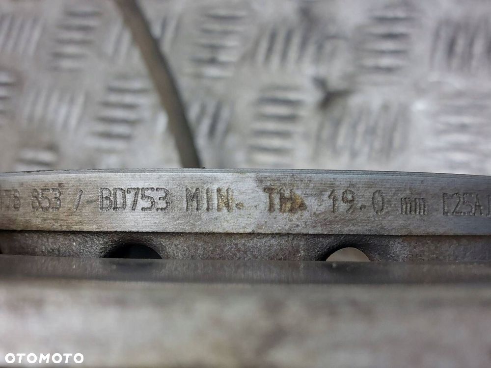 TARCZE HAMULCOWE PRZÓD + KLOCKI + ZACISKI BOSCH AUDI A3 8L 1.6 GOLF IV - 8