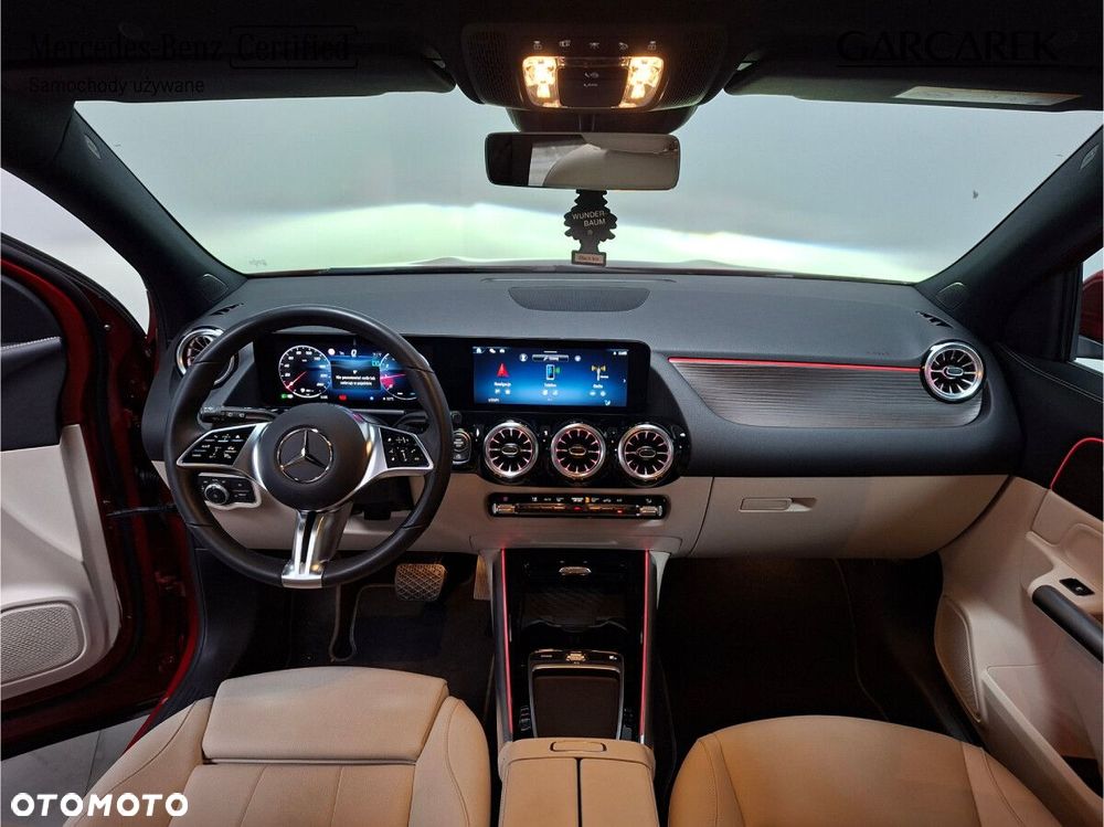 Mercedes-Benz GLA - 16