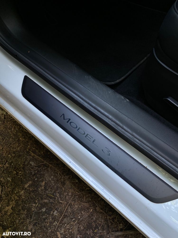 Tesla Model 3 - 24