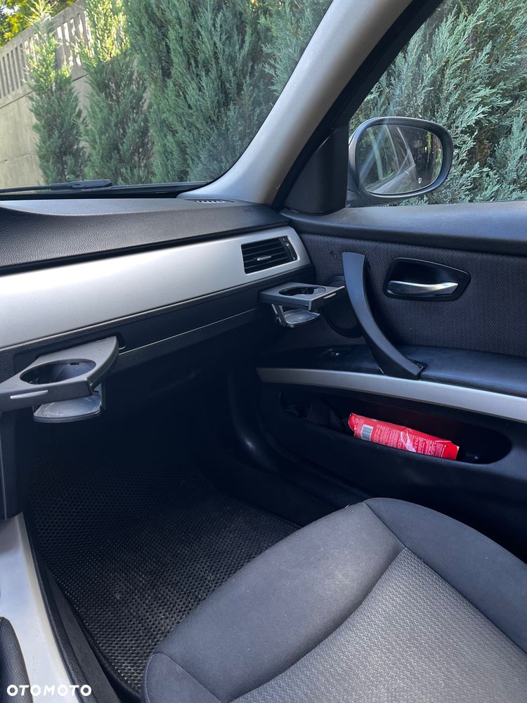 BMW Seria 3 320i - 9